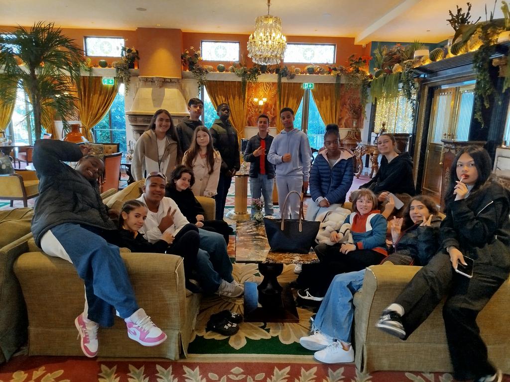 🇪🇺🇮🇪Dernière journée de notre mobilité #erasmus. Après une matinée studieuse, visite guidée de Dublin, 🥪 sur la pelouse de Trinity College et passage par Temple Bar 😀.
Suite et fin demain !