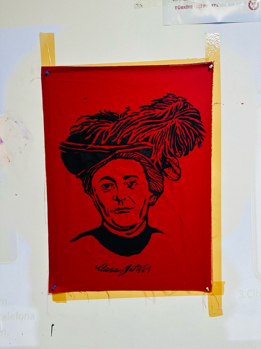 Clara Zetkin, emekçi kadınların örgütlü mücadelesini savunan devrimci bir önderdi. 8 Mart’ı Dünya Emekçi Kadınlar Günü ilan edenlerden biri oldu. Reformizme karşı durarak kadınların kurtuluşunun sosyalizmde olduğunu vurguladı. 
Onu anıyor ve yaşatıyoruz!