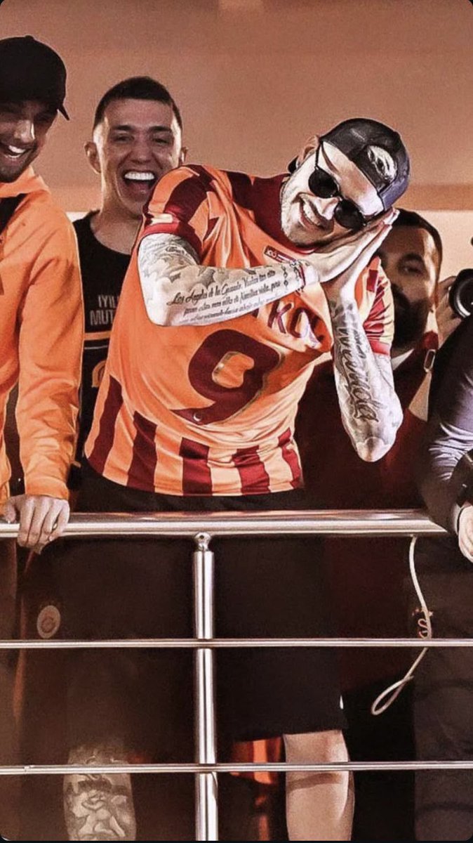 sadeceenessss's tweet photo. HER ZAMAN HER YERDE EN BÜYÜK CİMBOM 💛❤️ https://t.co/v5Ak3liJWK