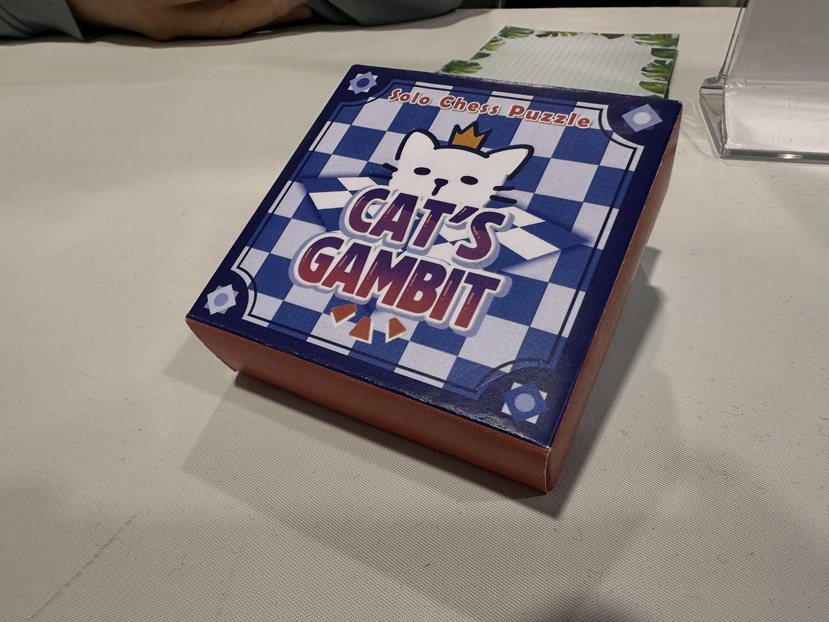 Wow Cat’s Gambit was tough! It would take so many plays to feel like you could master it. I got to try it at #Wondercon with the creator, <a href="/tatewu/">Wu</a>. He has a Backerkit going for it too with 24 hours left:
backerkit.com/c/projects/ta-…