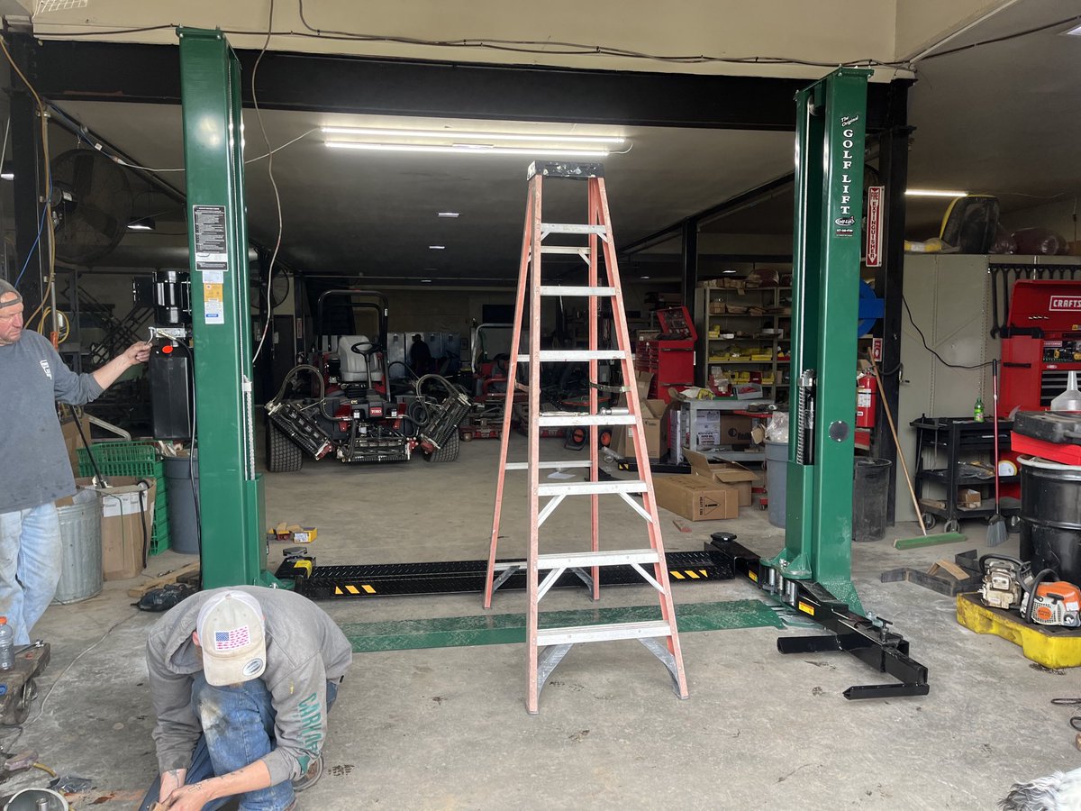 Goodby to the old lift that failed the safety inspection. Welcome to the new lift that will allow our technicians to service our equipment safely. Some days it’s 1% better. Today was much more than that. Thanks to ⁦<a href="/MDupcak/">Mark Dupcak</a>⁩ and ⁦<a href="/TurfEquipSupply/">Turf Equipment</a>⁩. Best in the biz.