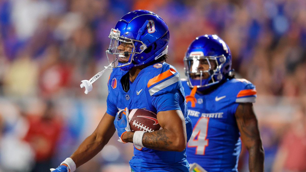 Elijah Durr (@e1ijah_durr) on Twitter photo After a great conversation with <a href="/CoachChinander/">Erik Chinander</a> Im blessed to have received an offer to Boise State University! After a great conversation with <a href="/CoachChinander/">Erik Chinander</a> Im blessed to have received an offer to Boise State University!
