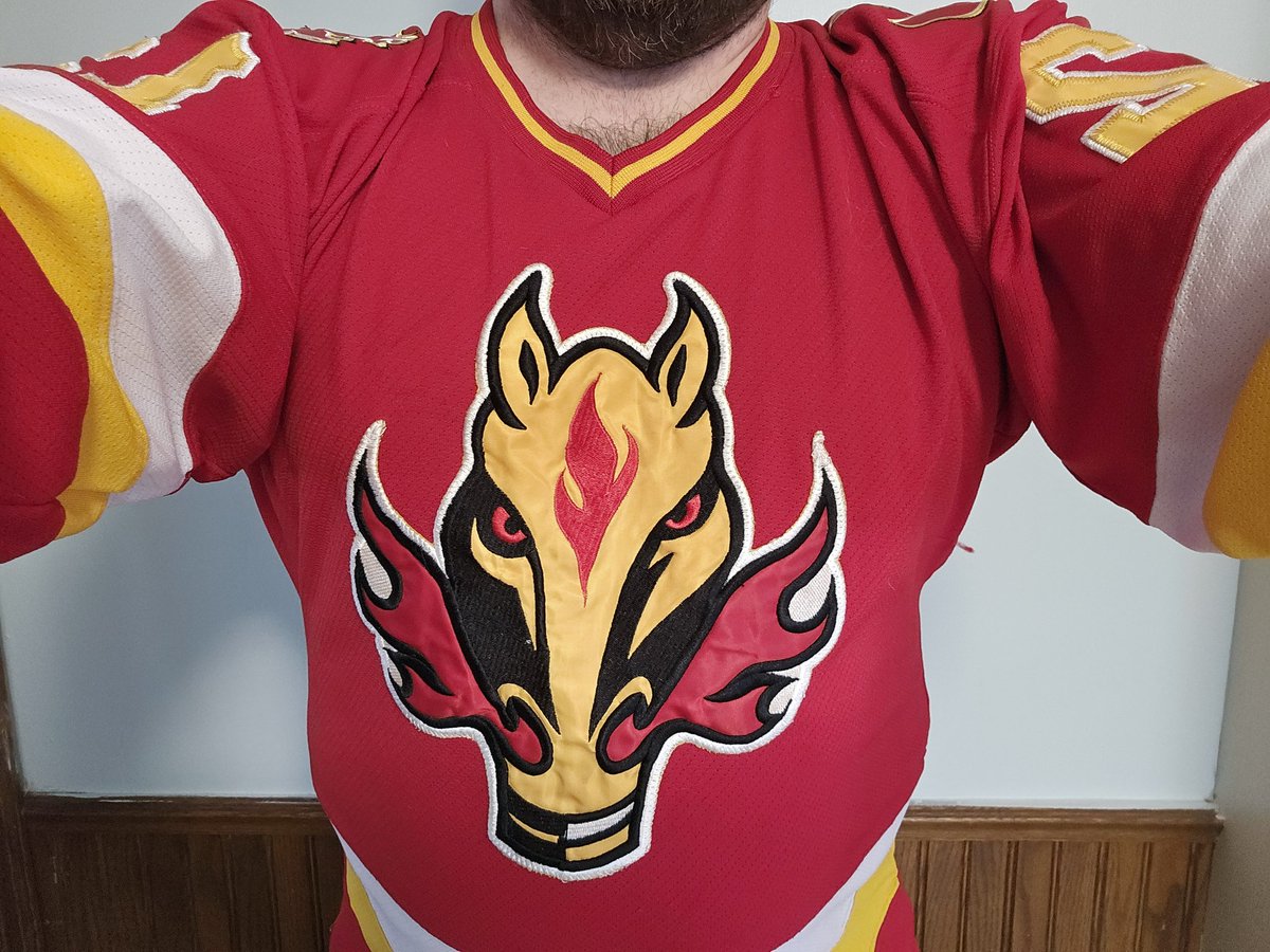 FsharpAsharp's tweet image. Different jersey every day
On to Hockey
Day 42: Calgary Flames 2000 Alt