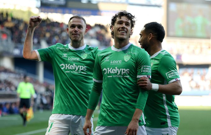 LaMiseAuVert_'s tweet photo. 🥳 On aura attendu 344 jours depuis une victoire à Grenoble, mais l'ASSE a enfin gagné un match à l'extérieur cette saison ! https://t.co/rQB1cZpq2A