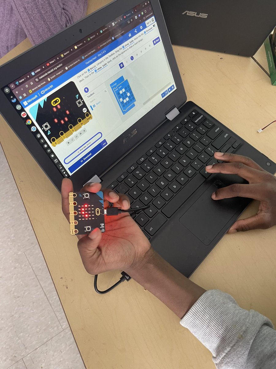 Michelle Chang (@msmichellechang) on Twitter photo 🤖✨ Grade 5s <a href="/MasseyStreet_PS/">Massey Street PS</a> were amazed at how tiny the micro:bit is! They explored its components and programmed it to spell their names and display fun pictures. 💻🔡🎉 #SmallButMighty <a href="/Bunmiomiyale/">Bunmi Omiyale</a> <a href="/peel21st/">Empowering Modern Learners @ PDSB</a> 🤖✨ Grade 5s <a href="/MasseyStreet_PS/">Massey Street PS</a> were amazed at how tiny the micro:bit is! They explored its components and programmed it to spell their names and display fun pictures. 💻🔡🎉 #SmallButMighty <a href="/Bunmiomiyale/">Bunmi Omiyale</a> <a href="/peel21st/">Empowering Modern Learners @ PDSB</a>