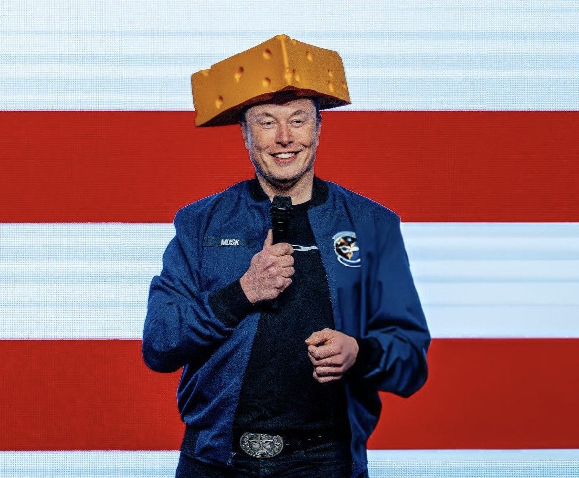 360Xzo's tweet photo. As a Packer Fan I’m Disgusted at this clown! @packers PLEASE HOLD JORDAN LOVE CLOSE! and BAN THIS CLOWN  @elonmusk FROM THE CHEESE!!! https://t.co/mmv81DAC2z