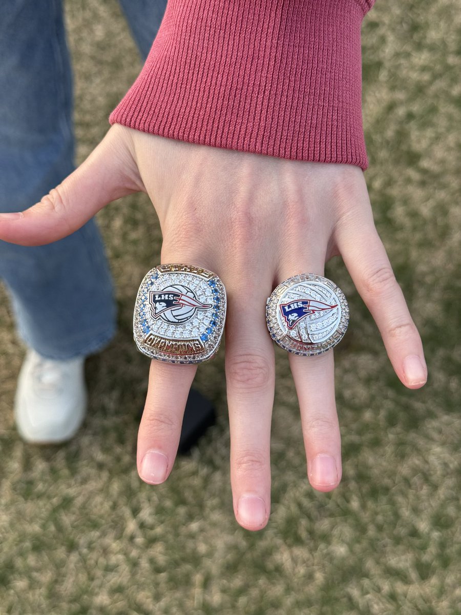 VbPatriots's tweet image. Enjoyed seeing these ladies faces when they saw their rings for the first time! They asked for them to be BIG 💍 and BIG is what they got 🤩 Much deserved moment for them…a nice final touch to an amazing group 🏆💍❤️💙🩵 #2024StateChampions