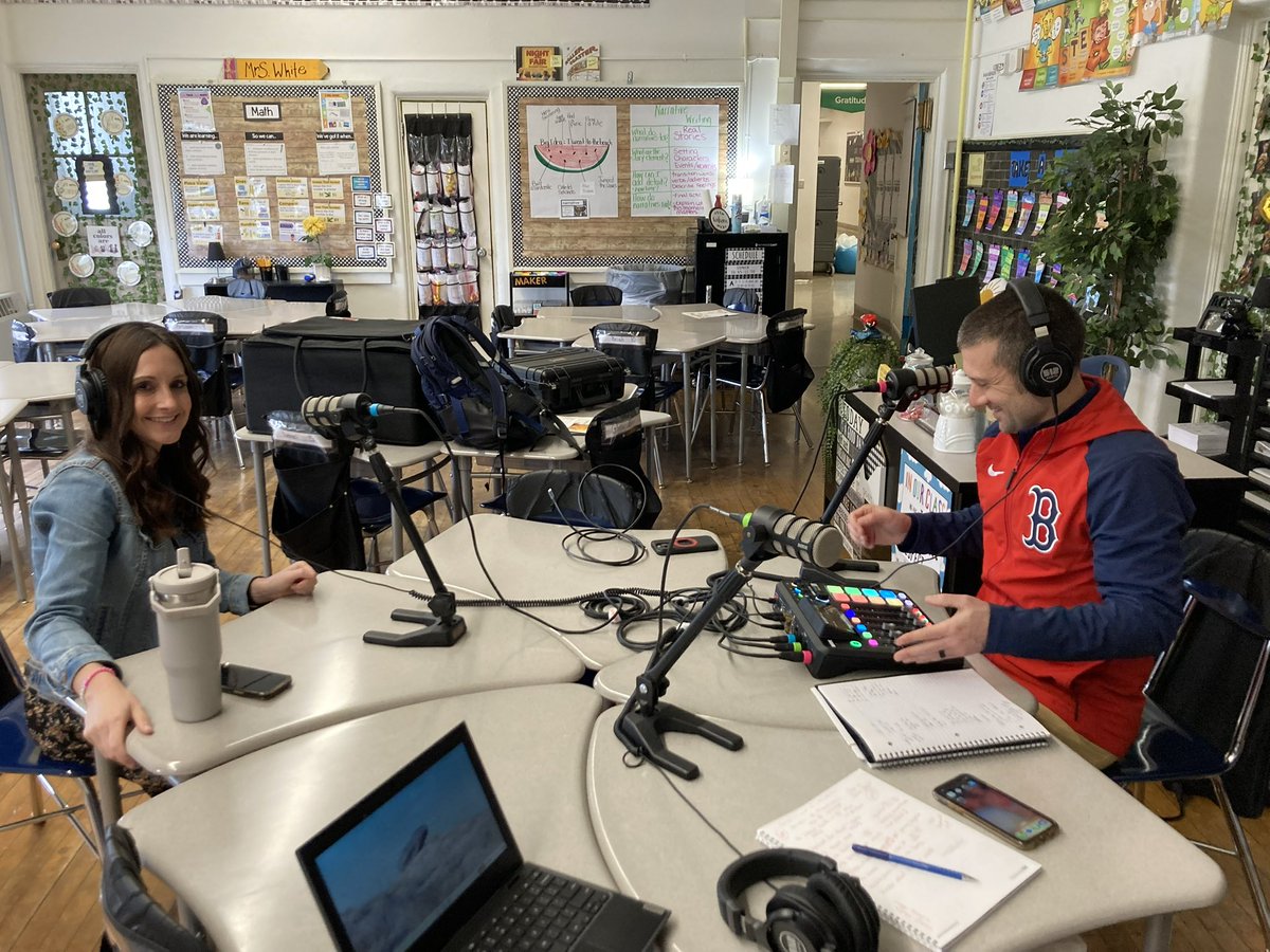 CarrieWhite55's tweet image. Thanks for having me on Freshly Sharpened: Literacy today! 
#Team2 @YatesSCSD @MrDeCarr @SCSchools