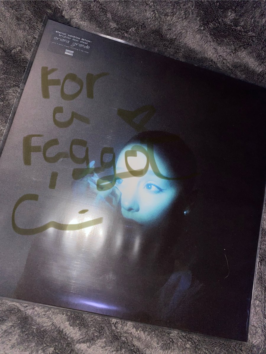 swthingss's tweet image. MY VYNIL CAMED SIGNED