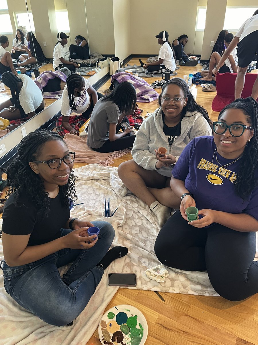 HALOPVAMU's tweet image. 🌸🎨 Petals &amp;amp; Palettes was a success! Thank you to everyone who joined us for a relaxing and creative day of pot painting. We loved seeing all the beautiful designs! 💙🌿

#pvamu28 #pvamu25 #pvamu26 #pvamu27 #pvamu24 #pvamu #halopvamu #beahalo🌎