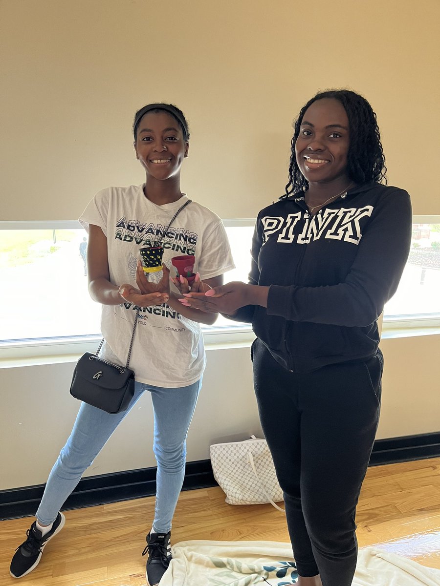 HALOPVAMU's tweet image. 🌸🎨 Petals &amp;amp; Palettes was a success! Thank you to everyone who joined us for a relaxing and creative day of pot painting. We loved seeing all the beautiful designs! 💙🌿

#pvamu28 #pvamu25 #pvamu26 #pvamu27 #pvamu24 #pvamu #halopvamu #beahalo🌎