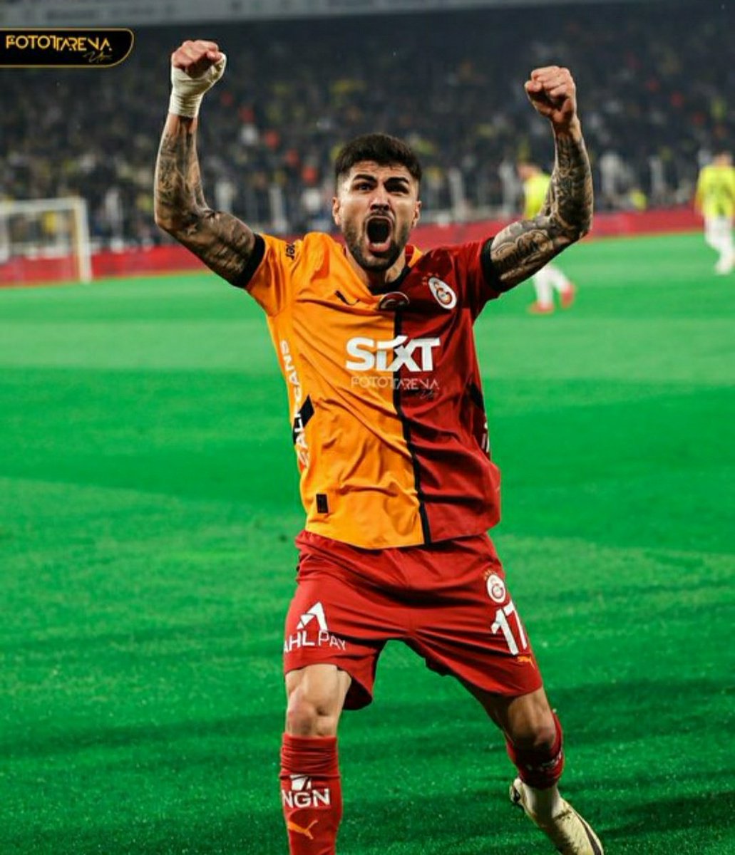 Bu adam sadece yakışıklı değil bu adam makina nazar değmesin🧿