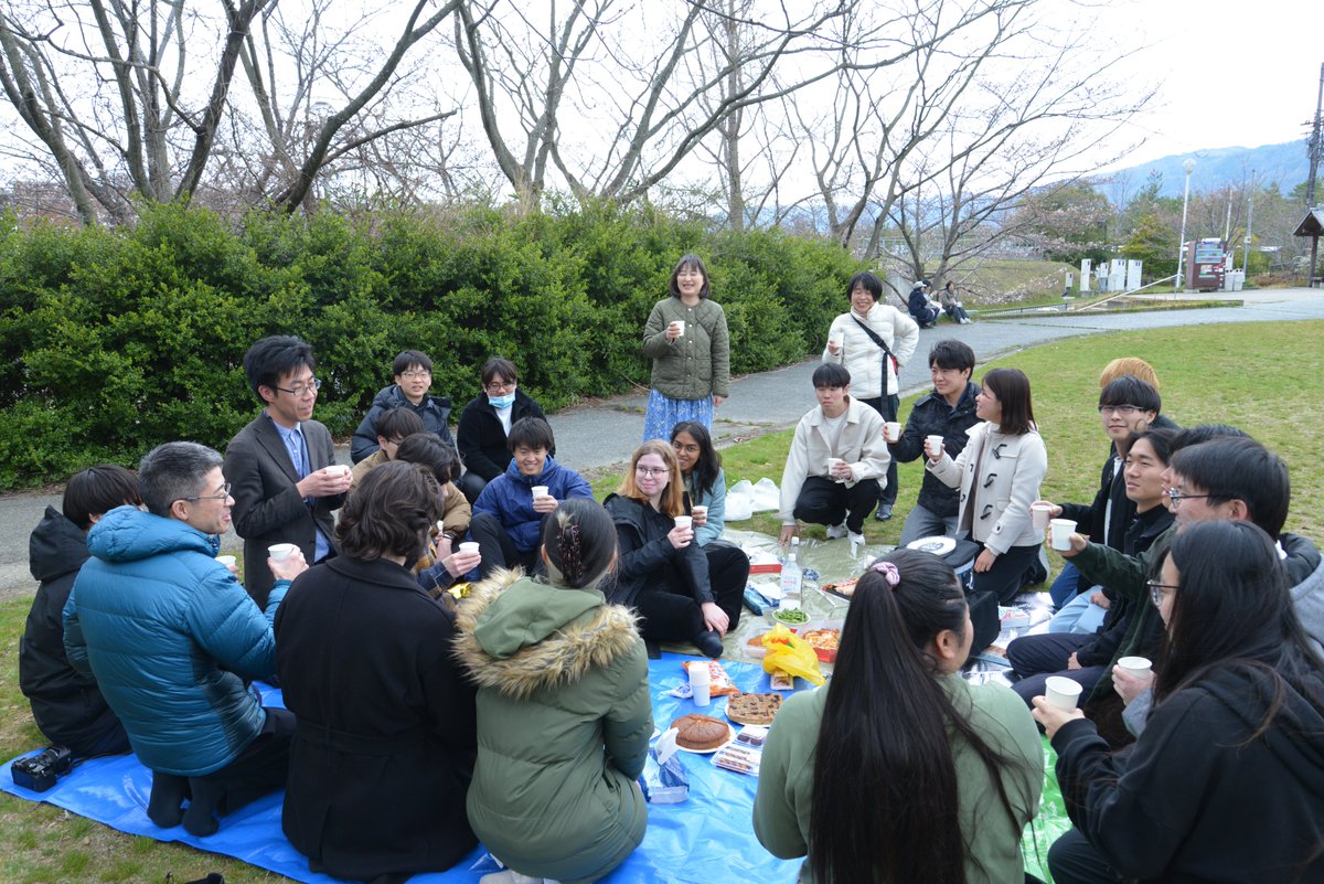 4月1日（火）に2025年度新入生歓迎会（お花見）を開催しました！
On Tuesday, April 1st, we organized the welcome party for new members (picnic, cherry blossom viewing) !