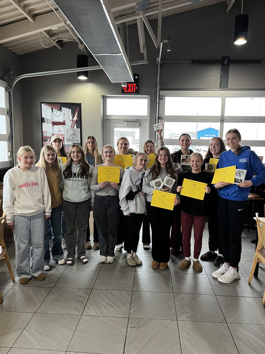 🏀Glenburn Panthers Girls Basketball🏀 (@ghsladypanthers) on Twitter photo We had our awards banquet at <a href="/BWWings/">Buffalo Wild Wings</a> tonight. Fun to get the squad back together and talk a little basketball and plan out some summer activities #panthernation We had our awards banquet at <a href="/BWWings/">Buffalo Wild Wings</a> tonight. Fun to get the squad back together and talk a little basketball and plan out some summer activities #panthernation
