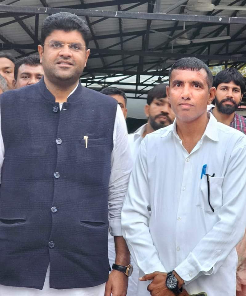 PashaRamD's tweet photo. पूर्व उपमुख्यमंत्री @Dchautala जी को "जन्मदिन की हार्दिक शुभकामनाएँ! ईश्वर आपको सदा स्वस्थ, प्रसन्न और समृद्ध रखे। आपका जीवन खुशियों से भरा हो और हर कदम पर सफलता आपके साथ हो। ढेर सारी मुस्कान और प्यार के साथ आपका यह दिन खास बन जाए!"

🎂🎂🎂🎂💐💐💐💐 https://t.co/OMkrd2Vo40