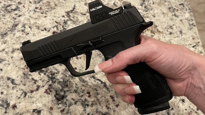 Watch Alena "Lüvsküm" Croft ™'s leaked NSFW photo on TwXstars