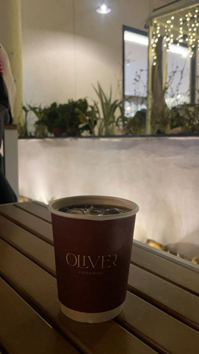 فتنة ٍ من ملذات الحياه المباحه
تُذهب العقل لكن للمكان المناسب 

تاخذك في معيّتها برحلة سياحه 
حب لي خشم راعيها قبل ماتحاسِب :)