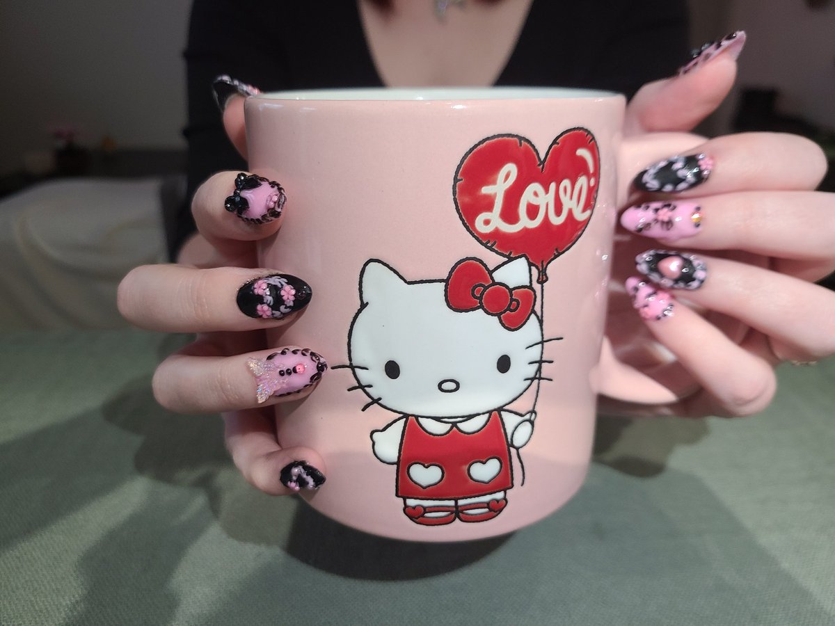 Cake nails!!! This was time consuming....it took 5 hours but better than 7!!