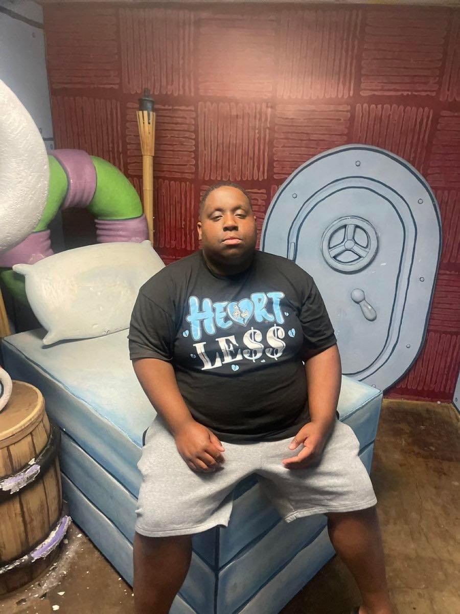 invis4yo's tweet image. i just smoked a blunt and now i’m at Spongebob house 😭