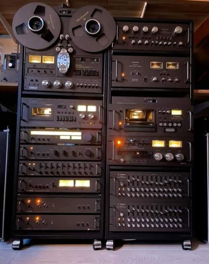 Technics SA-10000 stereo system
70s Vintage
黒い戦艦迫力満点⭐⭐⭐