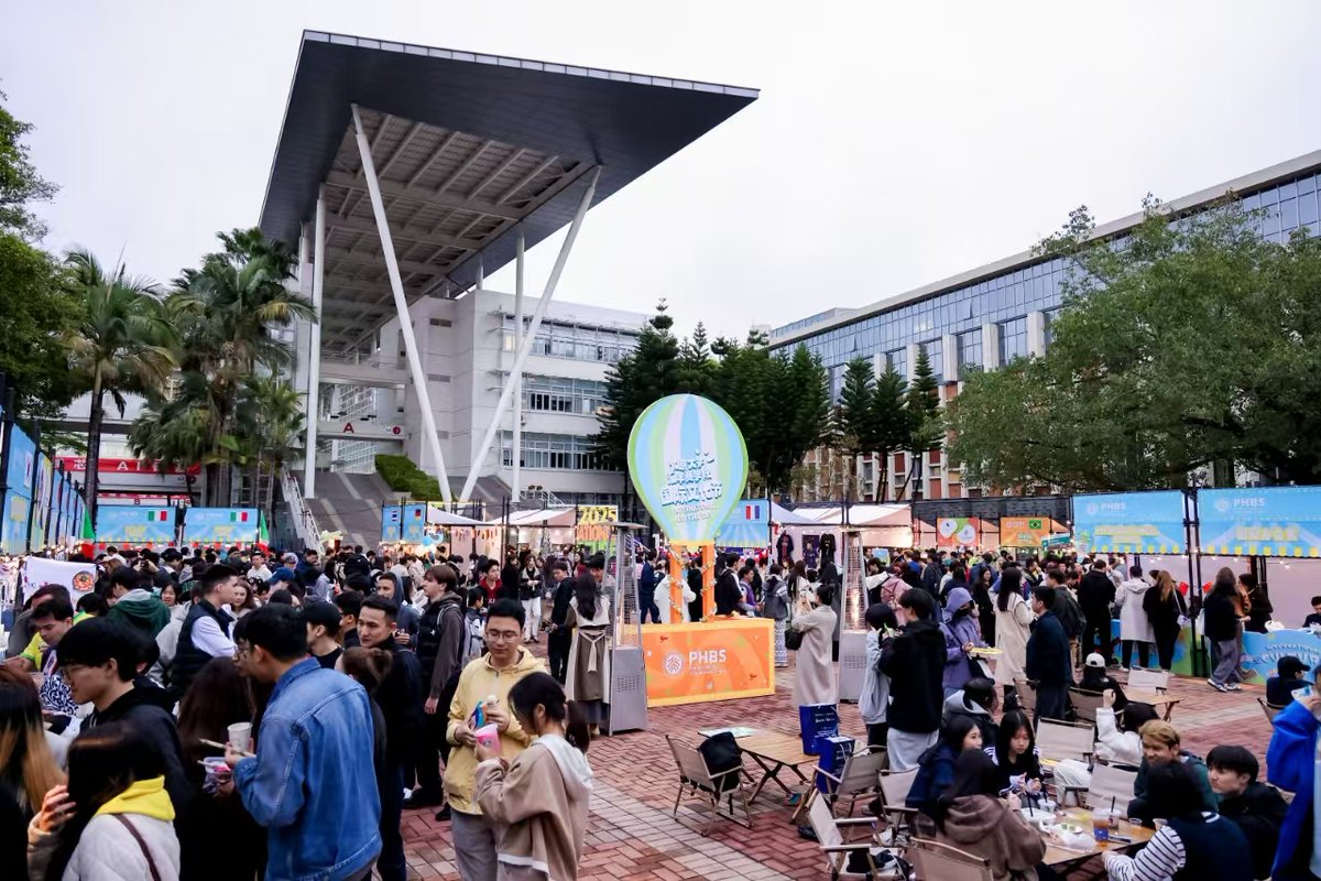 PKU1898's tweet photo. The world truly feels smaller here at #PKU HSBC Business School! ๐
Over 800 students, faculty, and guests from more than 20 countries came together to celebrate cultural diversity at the 3rd #PHBS #InternationalCultureDay! ๐
The event featured 34 interactive booths, captivating live performances, and everyone got hold of a special โPassportโ throughout the day. ๐ญ๐
As everyone connected through music, food, and laughter, the day flew by in a whirlwind of fun. Until next year! ๐
#PHBSmoments #PHBSCultureDay #CultureExploration @pku_phbs