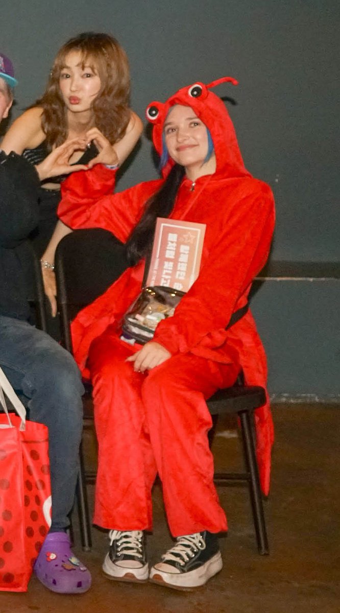 My Léa thank you for giving me so many memories. I love you so so much. I have been with you girls since debut, and I am honestly so proud of how far you came, and I can't wait to see what else you will do. Whatever you do out of Secret Number, I will always support you.