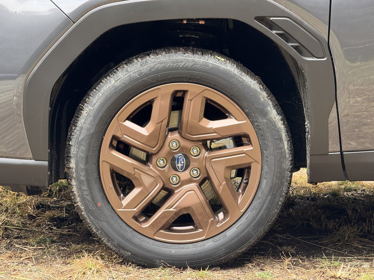 フォレスター新型スポーツ　ブロンズホイール二本セット 新型フォレスター、1.8LターボのSPORTのみ、ブロンズのホイールになる