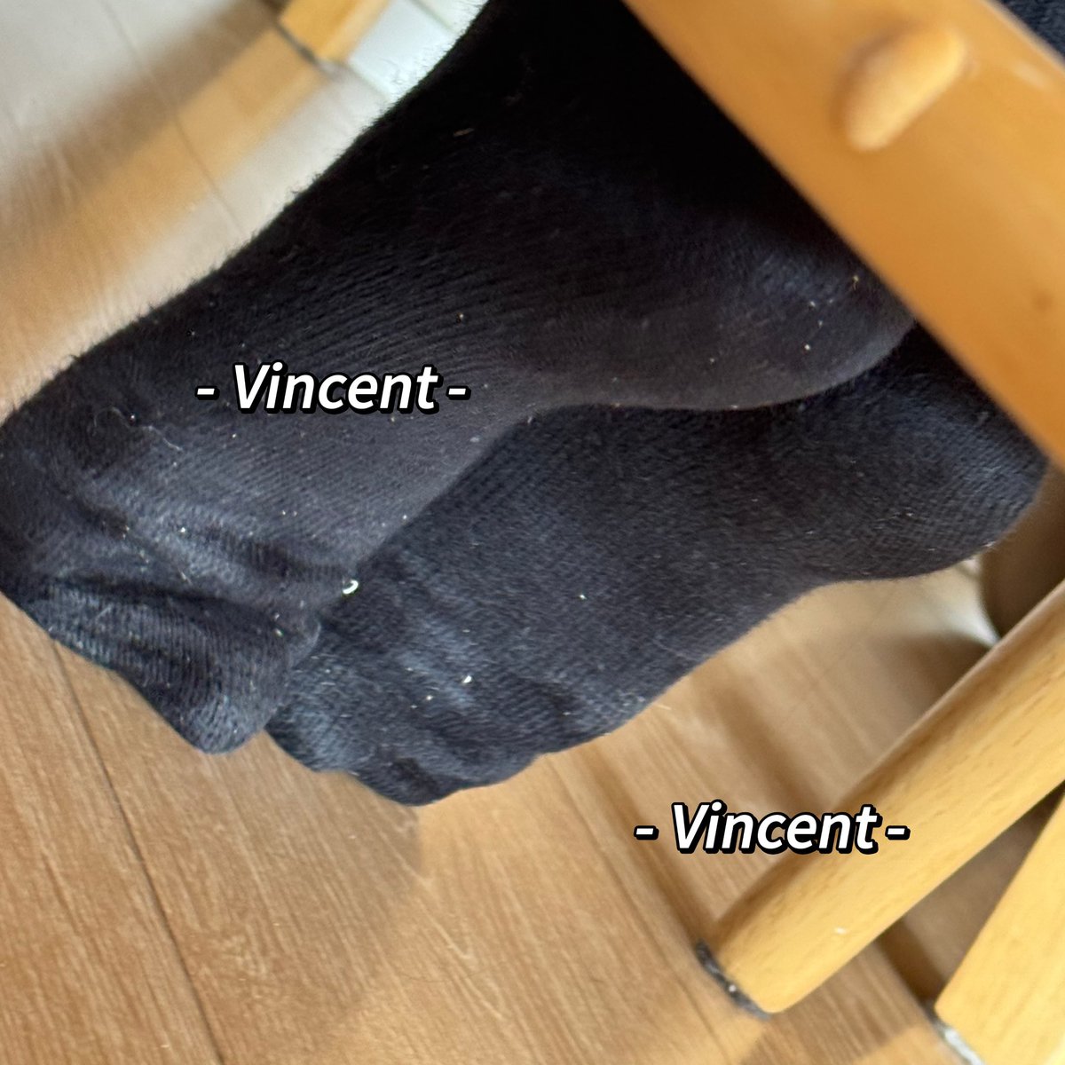 AKAVincentCc's tweet image. 离酸臭小黑袜越来越近，姐姐这么勾脚趾不怕给人搞硬吗