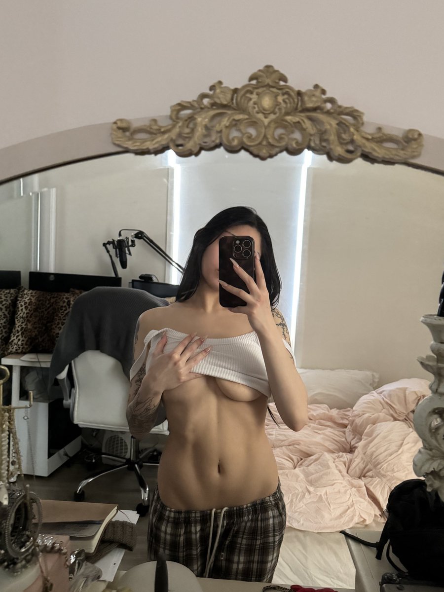 hellkissers's tweet photo. tummy thursday https://t.co/n3nqeeQ08v