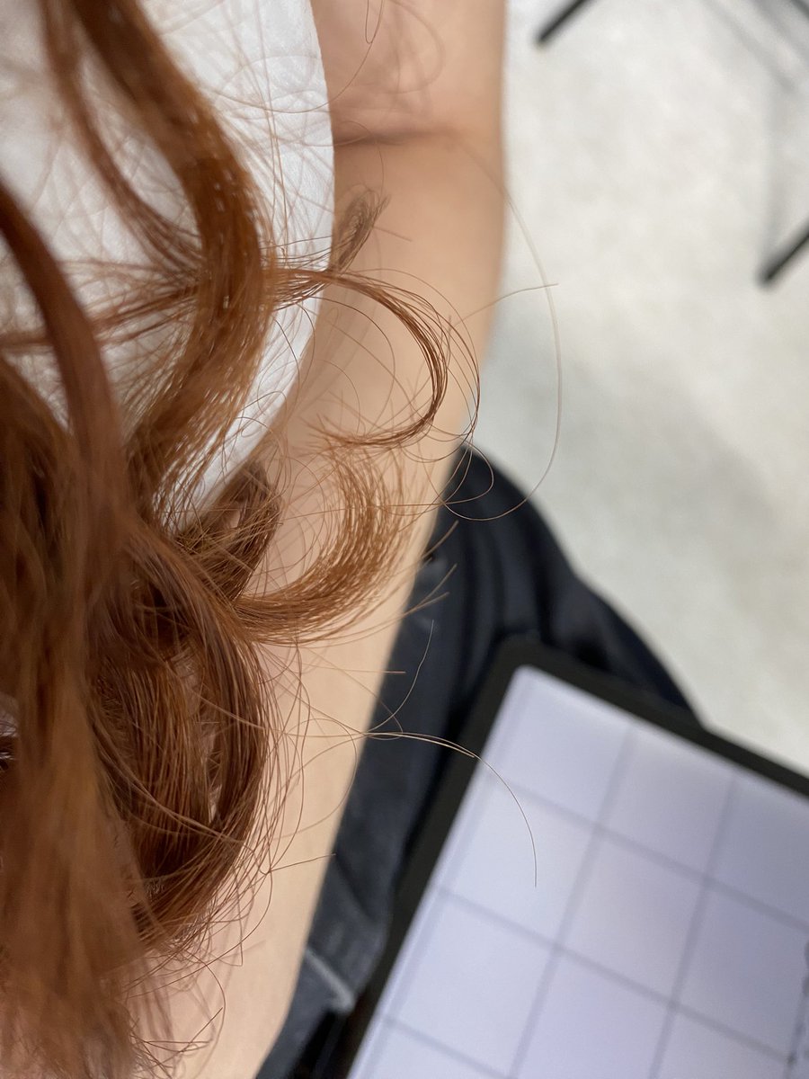 1zbstudy's tweet image. Meu cabelo fazendo um coraçãozinho na aula