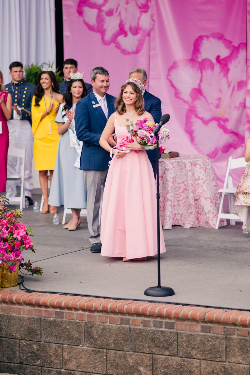 MatthewHWx's tweet image. Met a queen today. Congrats Bethany Joy Lenz on being crowned the 78th Queen Azalea. (Photos via Rebecca Meek Photography.)