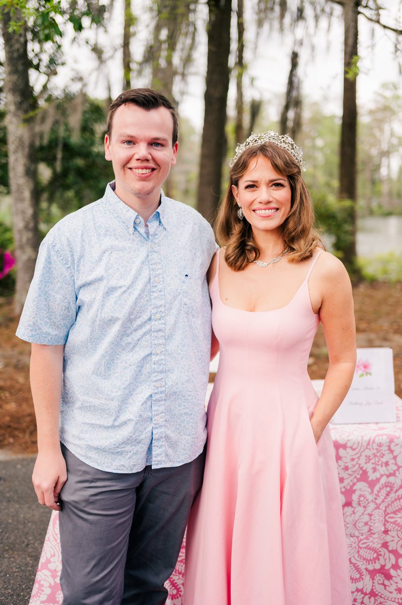 MatthewHWx's tweet image. Met a queen today. Congrats Bethany Joy Lenz on being crowned the 78th Queen Azalea. (Photos via Rebecca Meek Photography.)