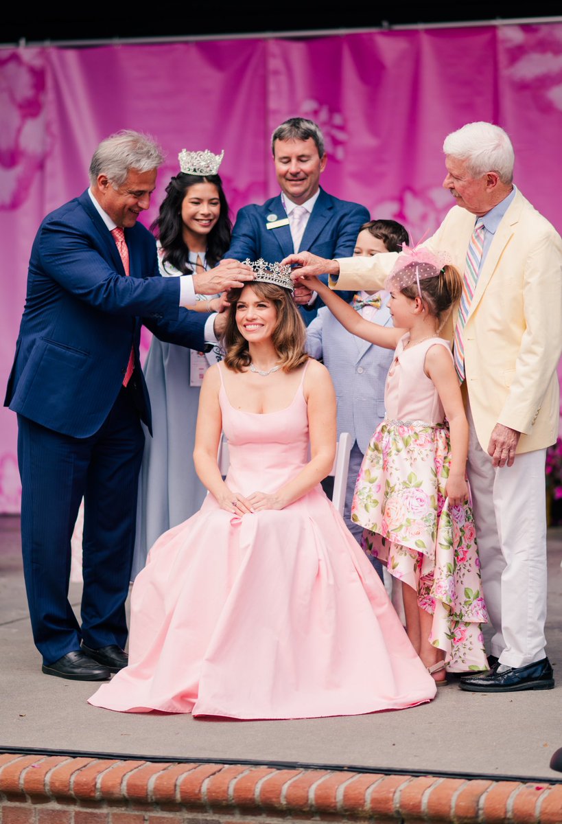 MatthewHWx's tweet image. Met a queen today. Congrats Bethany Joy Lenz on being crowned the 78th Queen Azalea. (Photos via Rebecca Meek Photography.)