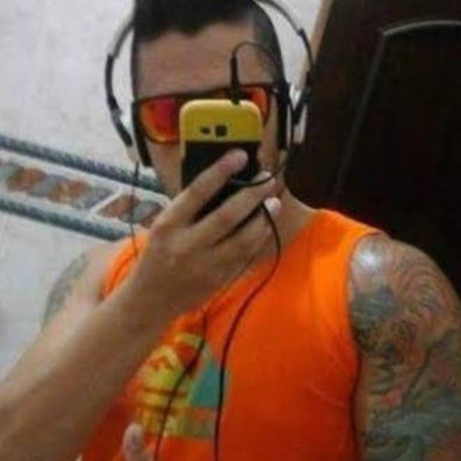 ArquivoVermelho's tweet image. Pai mata ex namorado da filha após receber mensagem dela pedindo socorro, pois o jovem havia a agredido por não aceitar o fim do relacionamento.