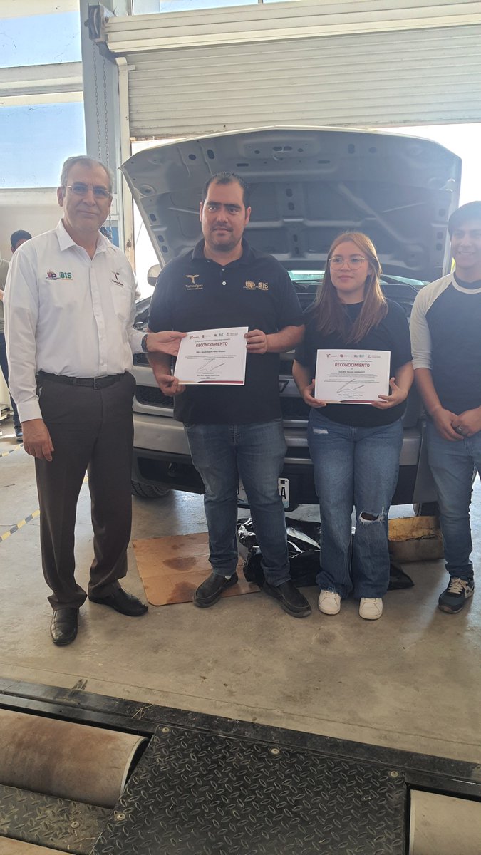 UPVictoria's tweet photo. El evento “Mantenimiento Rosa” de ISA en UPV destacó por el mantenimiento vehicular realizado por estudiantes en honor al Día Internacional de la Mujer 🚗👩‍🔧✨.   
🌐:https://t.co/neosa7YCoO
   #UPVictoria #Marzo2025 #Politecnica #Tamaulipas #DíaDeLaMujer https://t.co/F5Xv9o3jUu