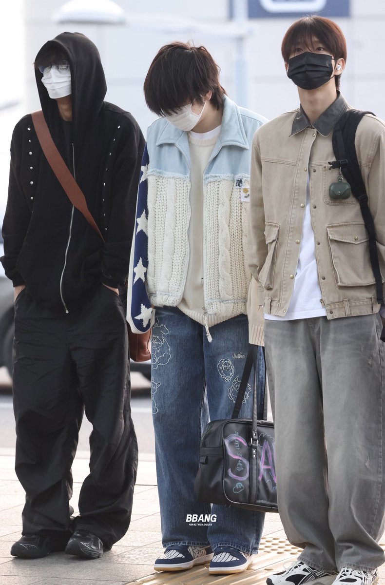 SakuyaStyle's tweet photo. 250403 ICN - SAKUYA Preview
๐RSSC
DENIM & KNIT PADDING VEST - LIGHT DENIM/IVORY
$186
๐ WAI KEI
Maltese Crew Line Embroidery Denim Pants LIGHT BLUE
$91,20
๐RIPSTAR
SKBD LOW-SNEAKERS-COACH- COW SUEDE AND MICROFIBER
$139.00
#SAKUYA #์ฌ์ฟ ์ผ #ใตใฏใค #SAKUYASTYLE #SAKUYAFASHION #NCTSTYLE #NCTFASHION #SAKUYAOUTFIT @nctwishofficial