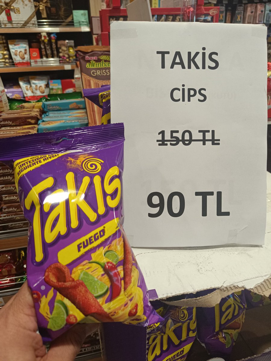 Bu cips Yunanistan'da yasaklandı. Türkiye'de 150 liradan yemezsen 90 liradan millete iteliyorlar. Bu cips Türkiye'ye nasıl girdi? 
#gıda #cips