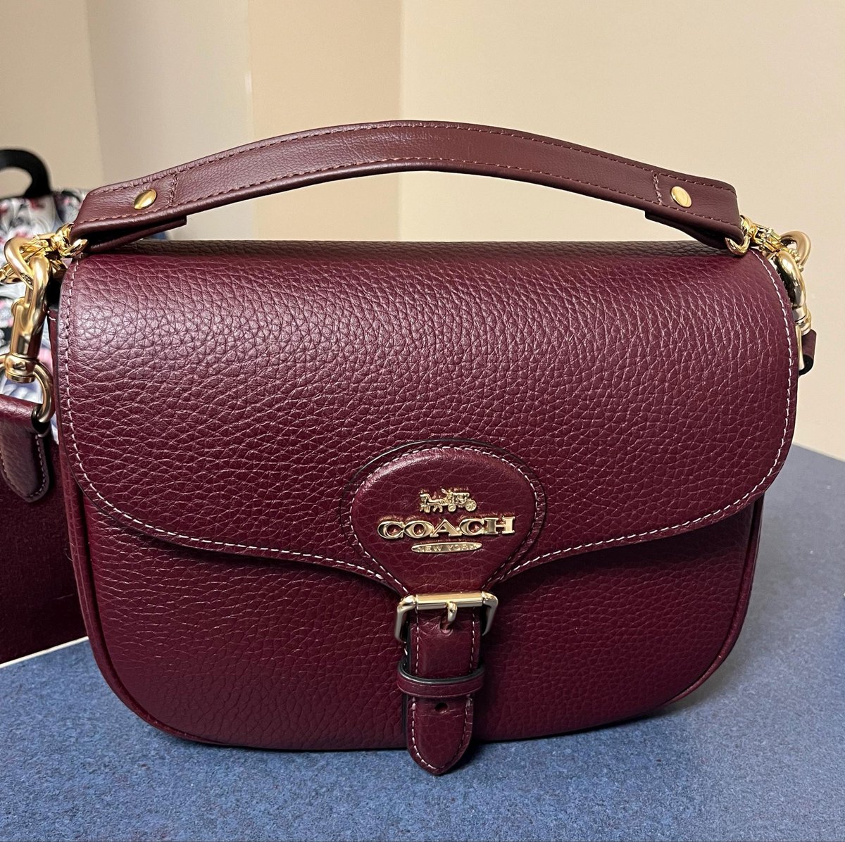 MauttoStraps's tweet image. Looking for a new way to carry your bag? Top handle style is chic and convenient for those grab-n-go scenarios! "The strap I purchased is very good quality and a very good color match for my purse" -Jenny. #tophandlebag #coach #tophandle #leathercraft #coachpurse