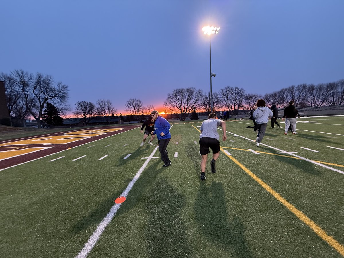 Minnesota Morris Football tweet media