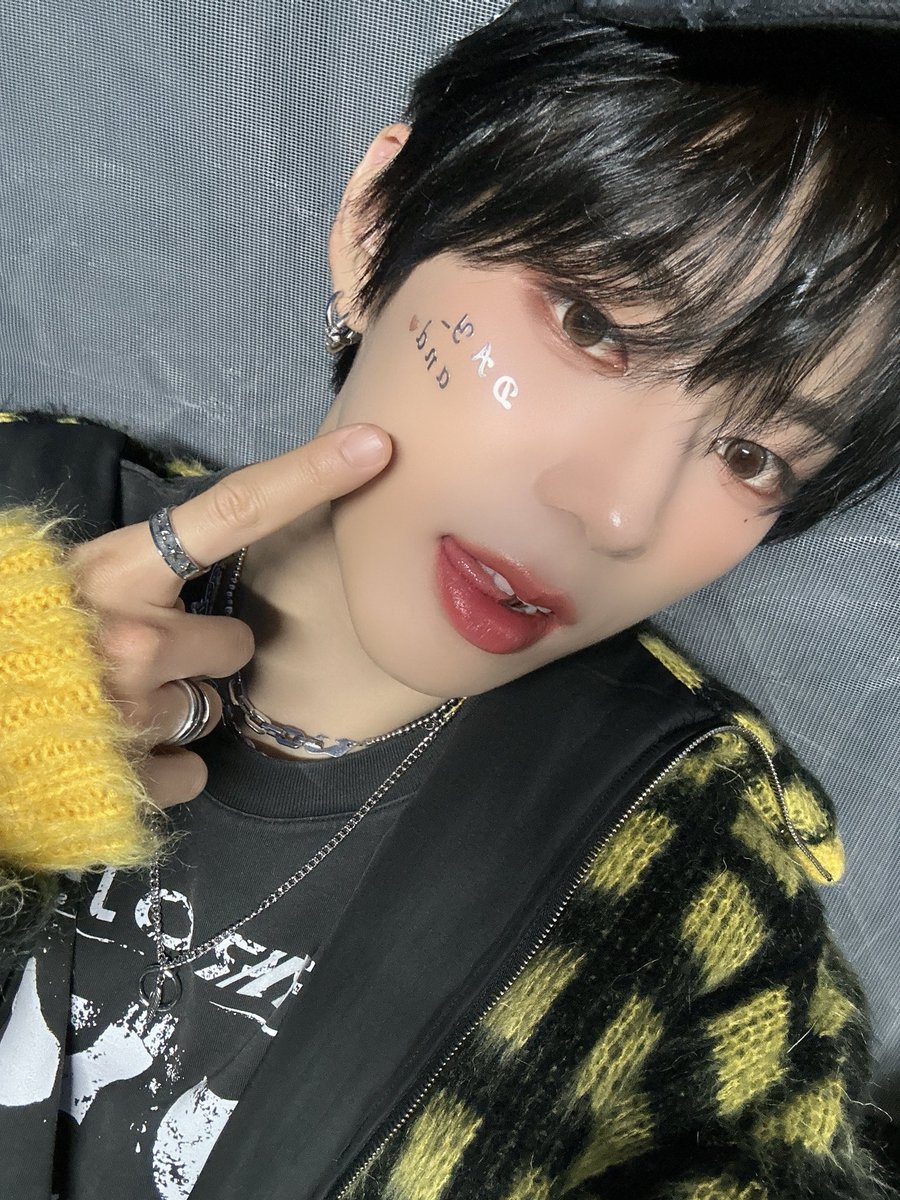 dayandaria's tweet photo. Is this the dynamic on selfie day? I hope so 

#DAY_ANDSELCADAY #DAY_ANDSD #Day_and_selcaday #NOWADAYS #나우어데이즈 #JINHYUK https://t.co/SOtLUQIs3O