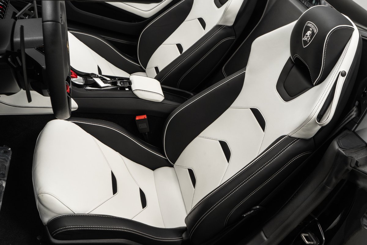 This 2024 Lamborghini Huracán EVO Spyder in Nero Noctis is wrapped in matte black and loaded with upgrades—Akrapovic exhaust, full carbon fiber hood, carbon front &amp; side splitters. The perfect dose of Italian drama. #HuracanEVO #DropTopDrama

🔗: bit.ly/3E8jzTV