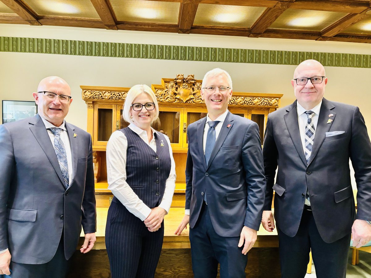 Jamie Martens (@jamiemartens1) on Twitter photo A great opportunity to speak with the consul general of Canada to Switzerland as well as the <a href="/SwissEmbCanada/">Switzerland in Canada / La Suisse au Canada</a> Ambassador to Switzerland. <a href="/wkaeding/">Warren Kaeding</a> Minister of Trade and Export and I were able to discuss trade opportunities and much more. A great opportunity to speak with the consul general of Canada to Switzerland as well as the <a href="/SwissEmbCanada/">Switzerland in Canada / La Suisse au Canada</a> Ambassador to Switzerland. <a href="/wkaeding/">Warren Kaeding</a> Minister of Trade and Export and I were able to discuss trade opportunities and much more.