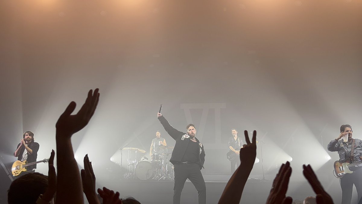 charrparslow's tweet photo. The best night @youmeatsix https://t.co/nh1T4Bwync