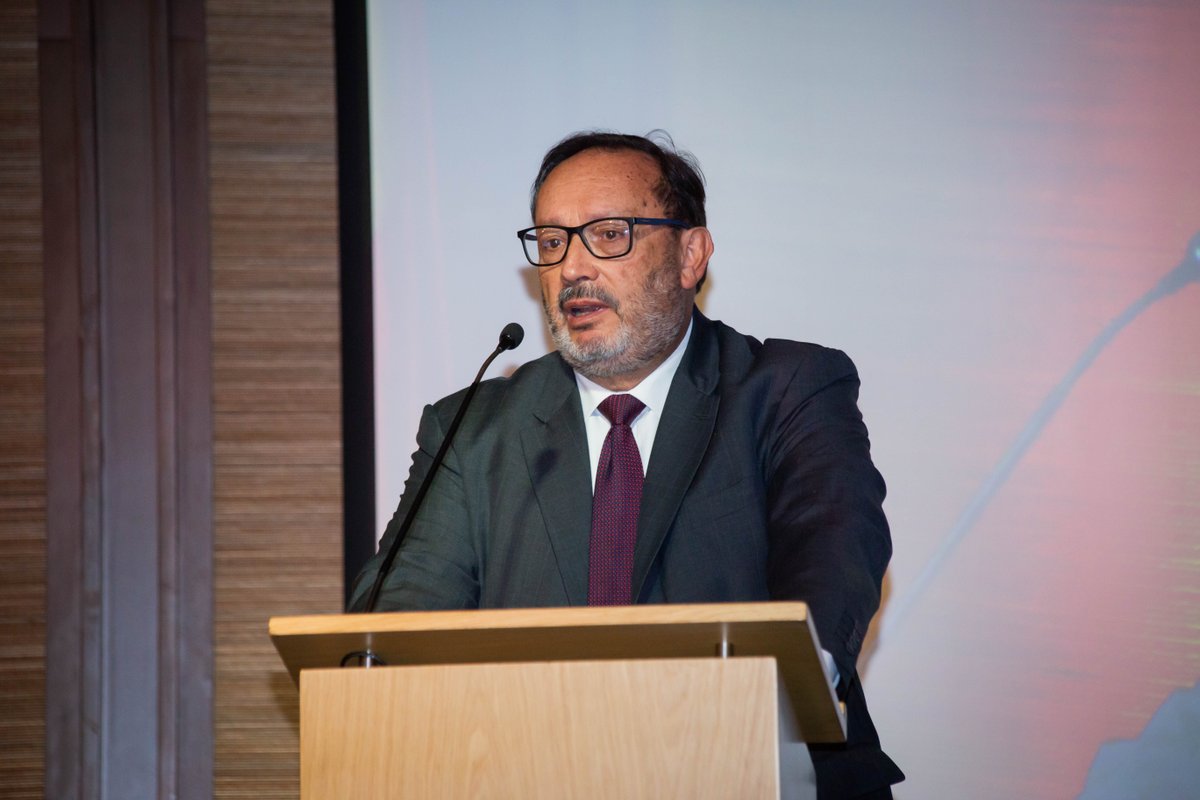 U_ElBosque's tweet photo. Hoy damos la bienvenida al Dr. Miguel Ruiz Rubiano como rector de nuestra Universidad.
Es médico cirujano y egresado de nuestra Institución con más de 30 años de experiencia en educación superior.💚
Más información aquí 👉🏻https://t.co/rkBPCodFBV
#RectorUEB #EducaciónSuperior https://t.co/ckxB5yXm36