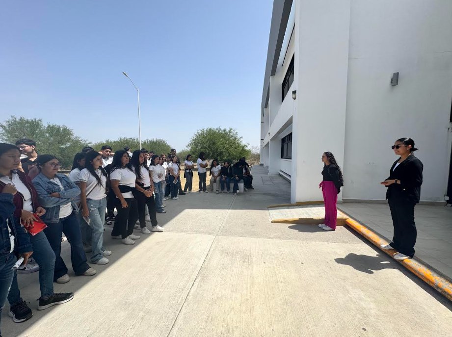 UPVictoria's tweet photo. Estudiantes del CBTIS 208 de Abasolo visitaron la UPV, explorando oportunidades académicas y fueron atendidos por Cindy Lizeth Martínez García 🌟🎓✨.  
 🌐: https://t.co/79dLSaUsGx
  #UPVictoria #Marzo2025 #Politecnica #Tamaulipas #EducaciónSuperior https://t.co/ziVvNwZvEN