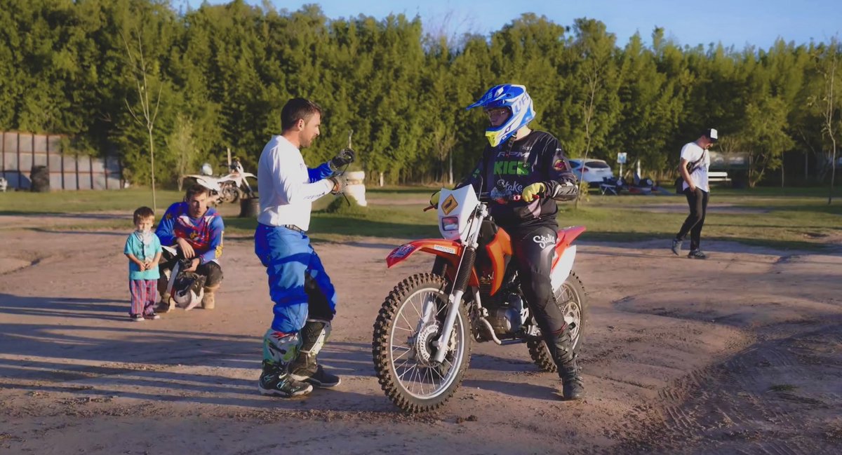 buho1444's tweet photo. Stream de hoy andando en motocross con Oscu📸 https://t.co/SHZsBRAwlB