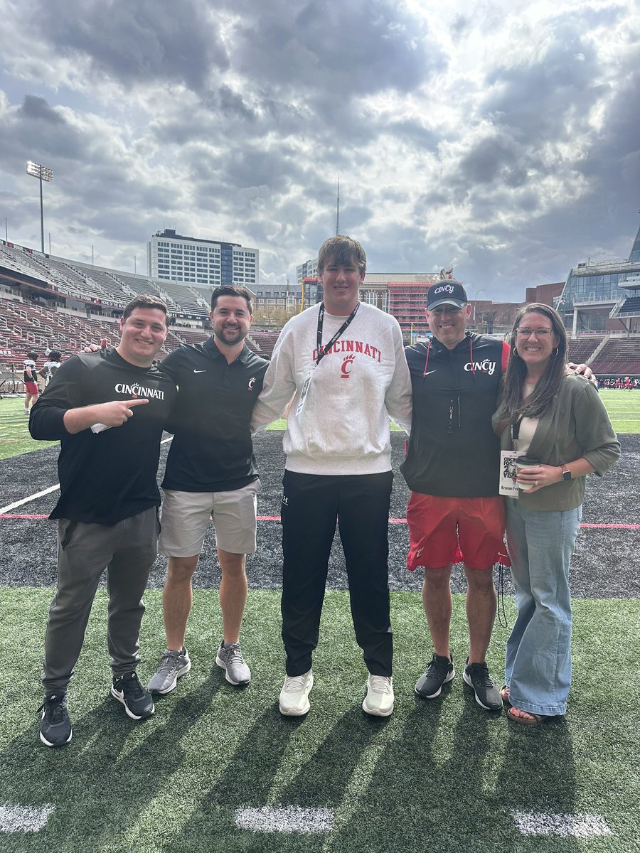 Bear Fretwell (@bear_fretwell) on Twitter photo BLESSED to receive my a power 5 offer from <a href="/GoBearcatsFB/">Cincinnati Football</a> !!
<a href="/CoachCardwell_/">πͺππππ π΅ππ πͺπππ
ππππ</a> <a href="/NikoPalazeti/">Niko Palazeti</a> <a href="/PAbrams75/">Peter Abrams</a> <a href="/Coach_Cass/">Cass Simmons</a> <a href="/SEBFBCOACH/">Jared Zito</a> <a href="/tygeeleach/">Tygee Leach</a> <a href="/CoachAnthonySr/">Jason Anthony</a> <a href="/JeremyO_Johnson/">Jeremy Johnson</a> <a href="/RustyMansell_/">Rusty Mansell</a> BLESSED to receive my a power 5 offer from <a href="/GoBearcatsFB/">Cincinnati Football</a> !!
<a href="/CoachCardwell_/">πͺππππ π΅ππ πͺπππ
ππππ</a> <a href="/NikoPalazeti/">Niko Palazeti</a> <a href="/PAbrams75/">Peter Abrams</a> <a href="/Coach_Cass/">Cass Simmons</a> <a href="/SEBFBCOACH/">Jared Zito</a> <a href="/tygeeleach/">Tygee Leach</a> <a href="/CoachAnthonySr/">Jason Anthony</a> <a href="/JeremyO_Johnson/">Jeremy Johnson</a> <a href="/RustyMansell_/">Rusty Mansell</a>