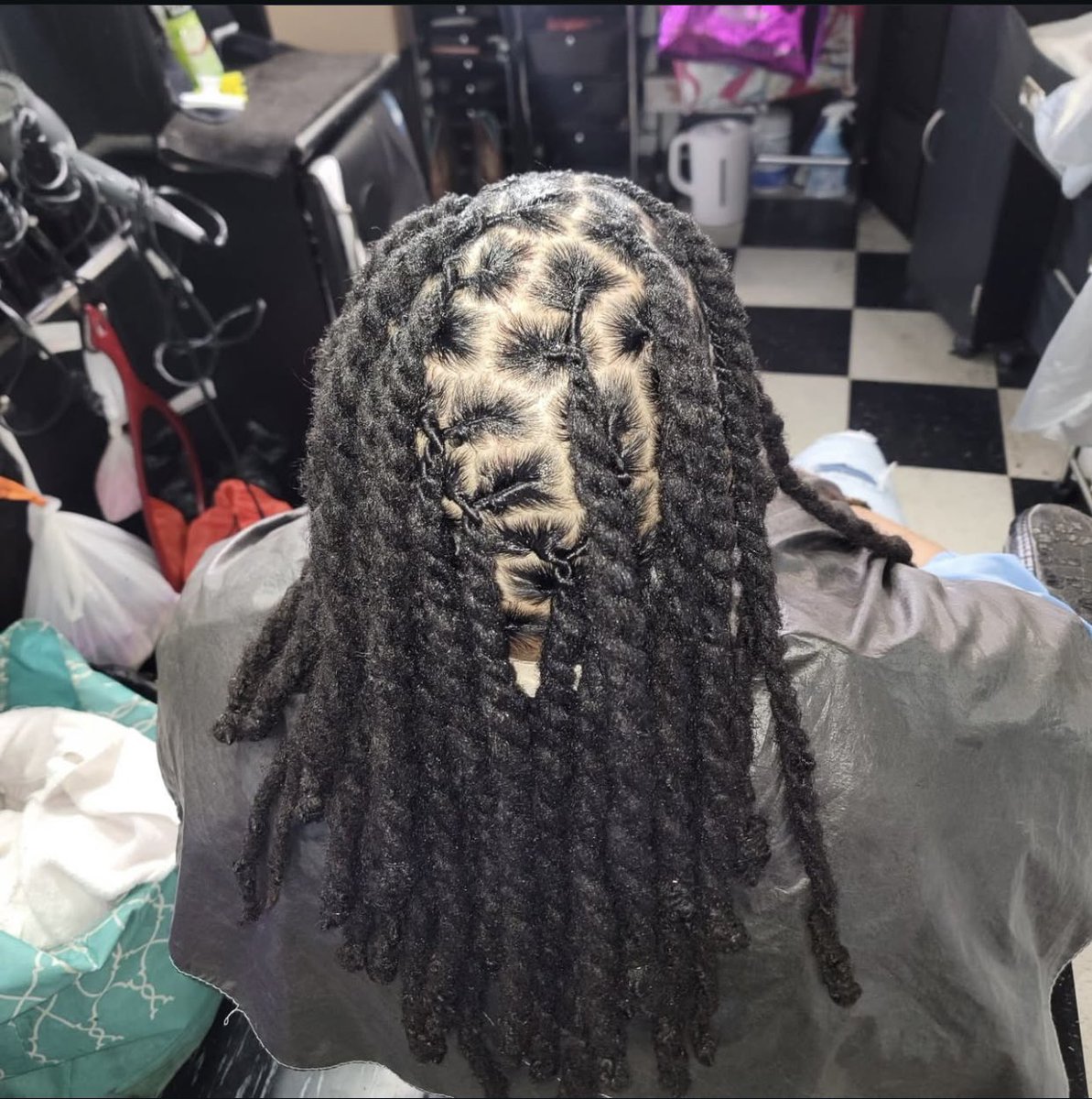 SneakerGuh's tweet image. Gotta lil length on me #locd