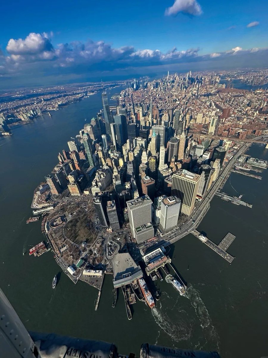The high-rise buildings contrast with the recreational ecology of the Leisure and Arts District and Central Park, creating a unique visual experience.
#Manhattan