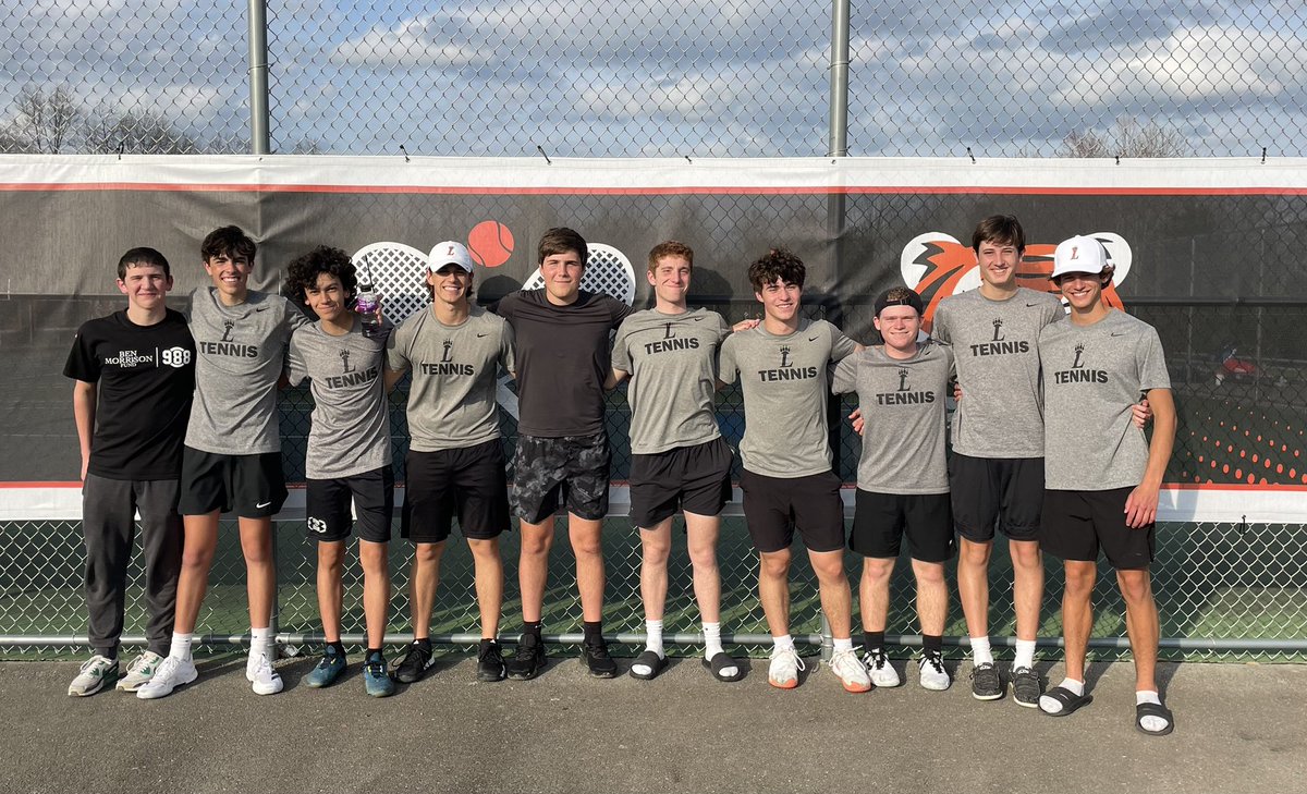 LPawTennis's tweet image. Tough loss to Moeller (3-2) on a very WINDY 🌬️ day! Including our favorite fan of the day in our pic, Ryan, for coming to cheer us on!